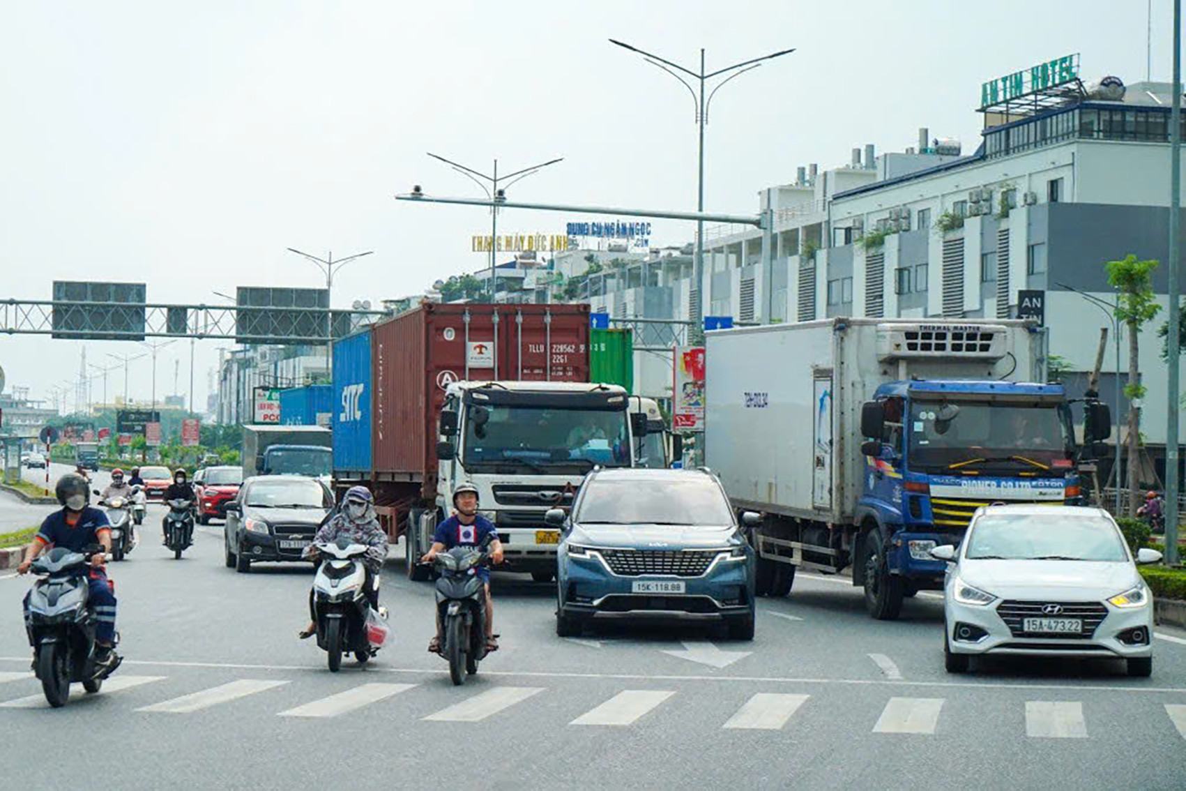 Hải Phòng tạm dừng việc cấm đỗ ô tô ở các tuyến phố trung tâm