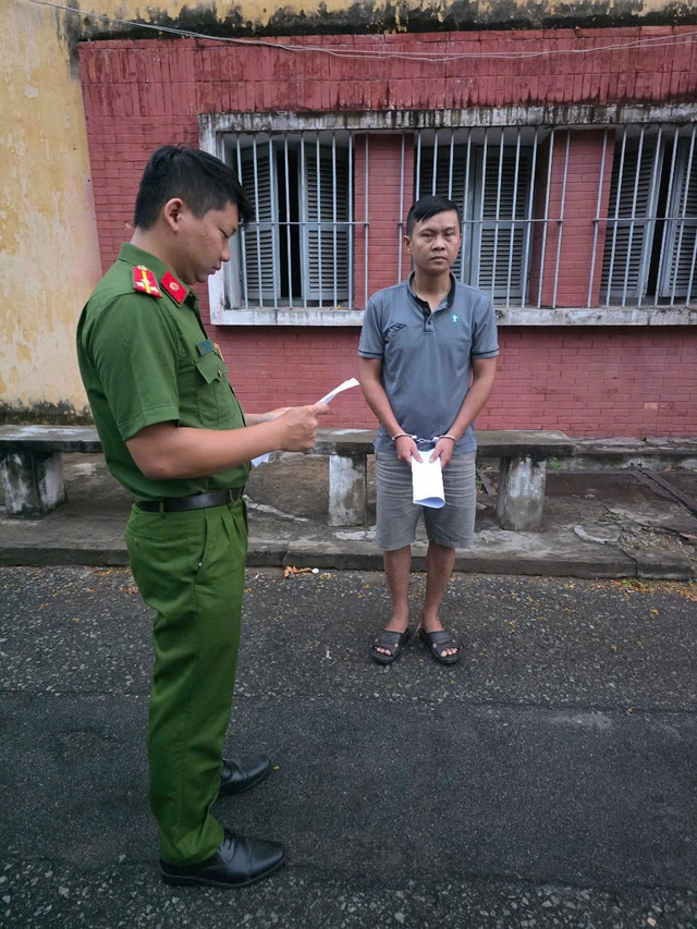 Công an TP HCM bắt một nhân viên công ty dược