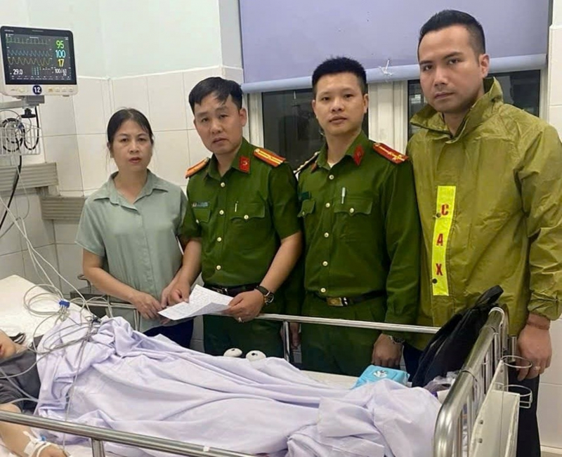 Cứu sống bé gái 15 tuổi nhảy xuống biển, nghi tự tử