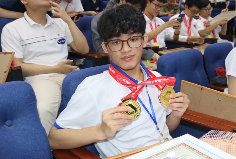 Nam sinh Hải Dương giành 2 huy chương vàng Olympic toán học toàn quốc