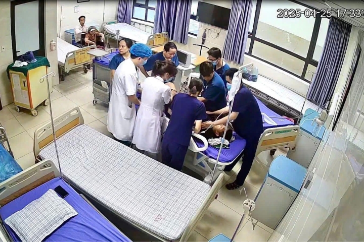 Bị người nhà bệnh nhân đấm đạp, y bác sĩ vẫn nỗ lực cấp cứu: Thông tin mới nhất