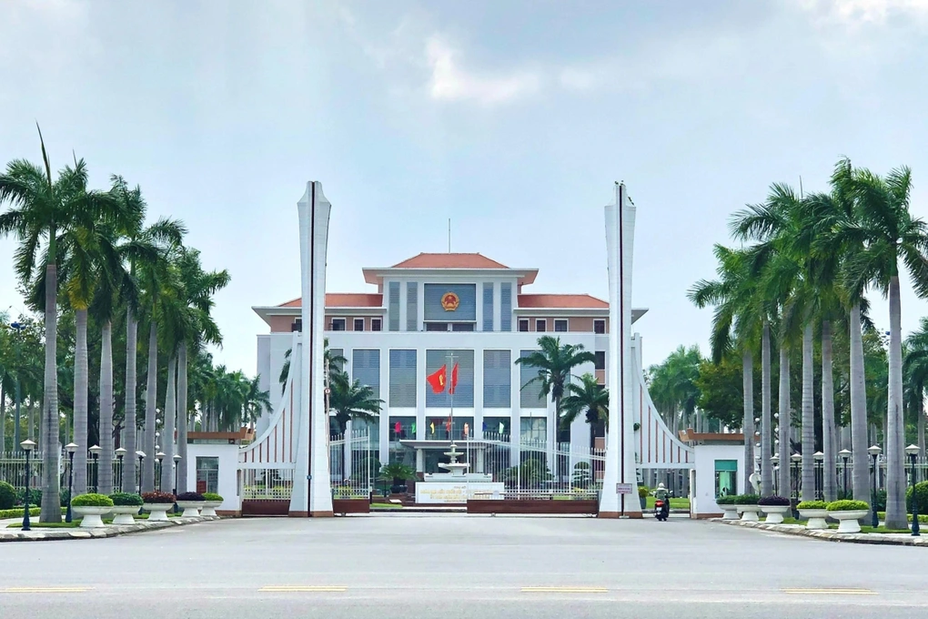 Giữ nguyên biên chế cấp huyện để bố trí về làm việc tại xã
